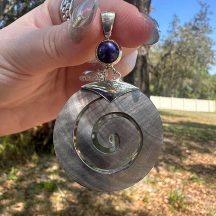 925 Sterling Silver Spiral Mother of Pearl Pendant.