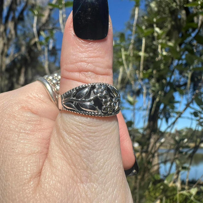 Sterling Silver Floral Thick Band Ring Size 7.75