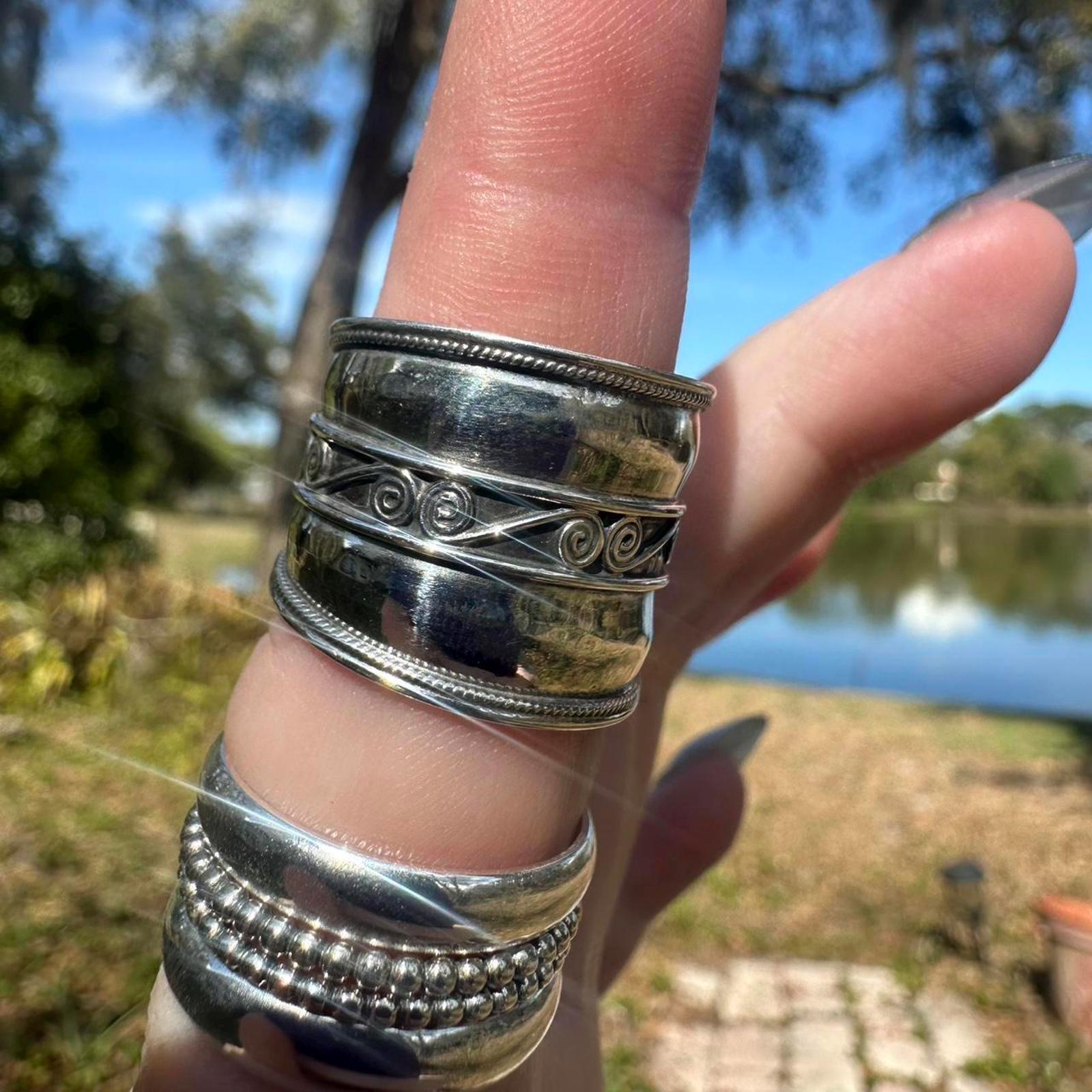 Sterling Silver Cigar Band Style Spiral Detail Ring Size 9