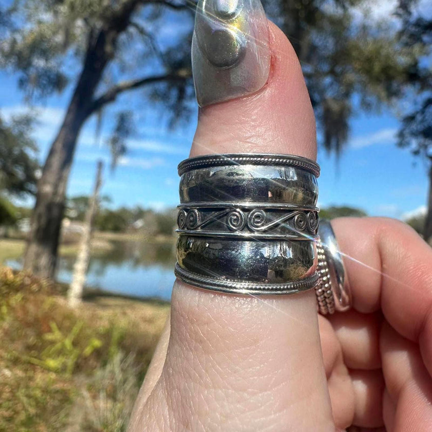 Sterling Silver Cigar Band Style Spiral Detail Ring Size 9