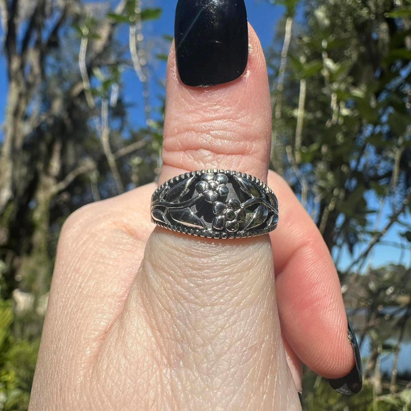 Sterling Silver Floral Thick Band Ring Size 7.75