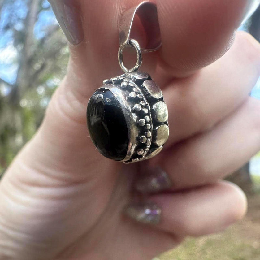 925 Sterling Silver Bali Style Onyx Pendant