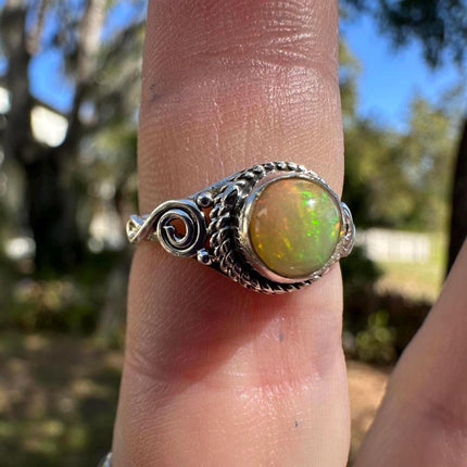 925 Sterling Silver Ethiopian Opal w/ Spiral Detail Ring Size 5